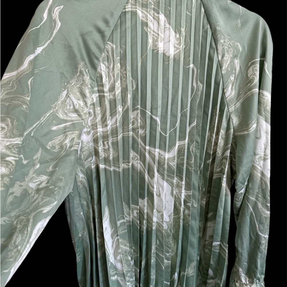 Alfani Button-Down Blouse Features A Beautiful Gr… - image 4